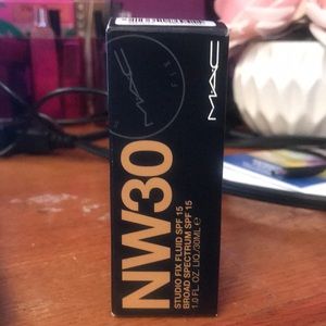 MAC Studio Fix Fluid Foundation NW30